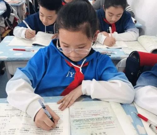 教育部下發(fā)新消息,課后服務(wù)將在9月1日實施,教師滿面憂愁